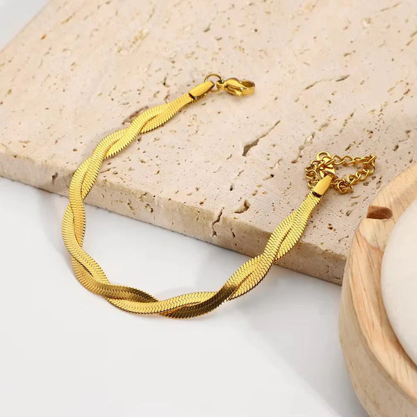 Avenne Twist Bracelet